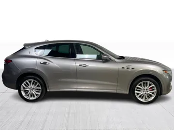 2022 Maserati Levante - image 2