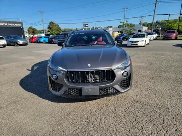2022 Maserati Levante - image 2