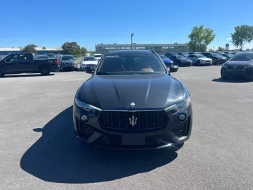 2022 Maserati Levante - image 2