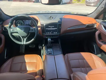 2022 Maserati Levante - image 10