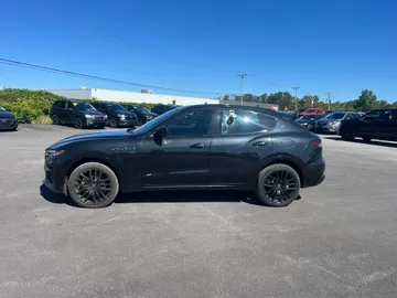 2022 Maserati Levante - image 4