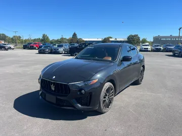 2022 Maserati Levante - image 3