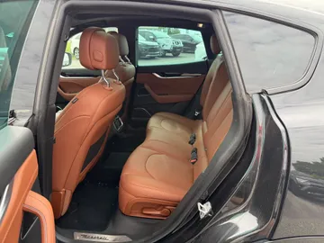 2022 Maserati Levante - image 11