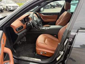 2022 Maserati Levante - image 10