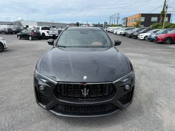 2022 Maserati Levante - image 2