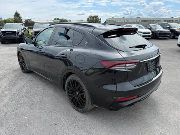 2022 Maserati Levante - image 8