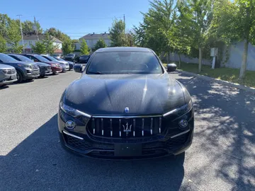 2022 Maserati Levante - image 2