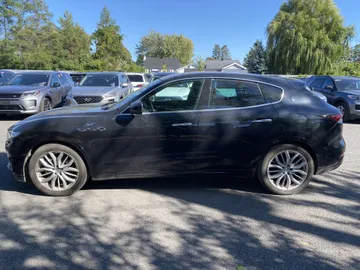 2022 Maserati Levante - image 4