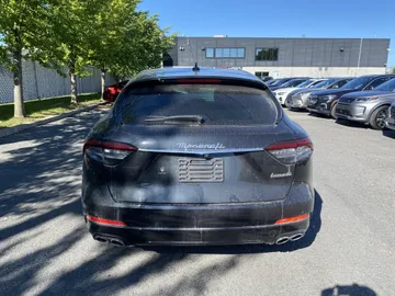2022 Maserati Levante - image 6