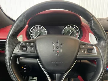 2021 Maserati Levante - image 19