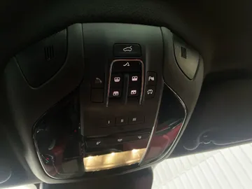 2021 Maserati Levante - image 17