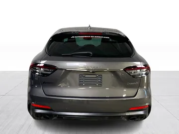 2022 Maserati Levante - image 7