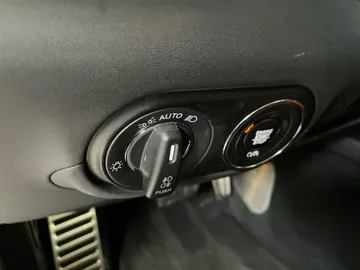 2022 Maserati Levante - image 18