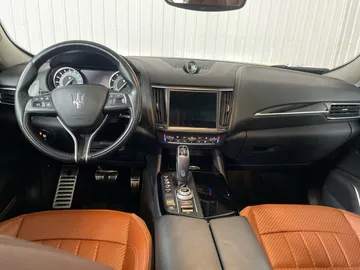 2022 Maserati Levante - image 14