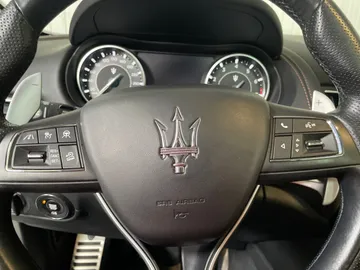 2022 Maserati Levante - image 17
