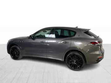 2022 Maserati Levante - image 6
