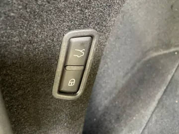 2022 Maserati Levante - image 23