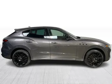2022 Maserati Levante - image 9