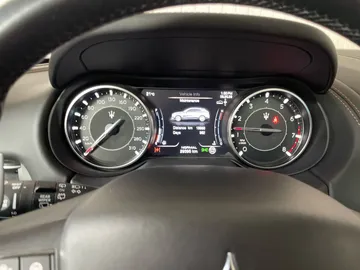 2022 Maserati Levante - image 16