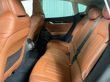 2022 Maserati Levante - image 11