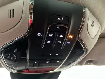 2022 Maserati Levante - image 15