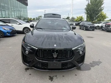 2022 Maserati Levante - image 2