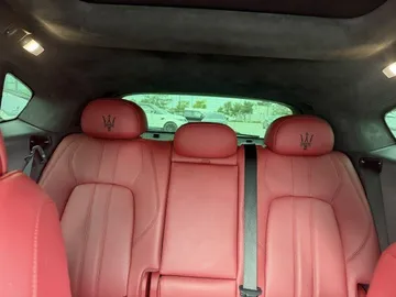 2022 Maserati Levante - image 7