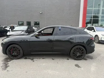 2022 Maserati Levante - image 4