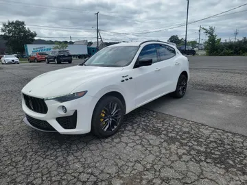 2022 Maserati Levante - image 3