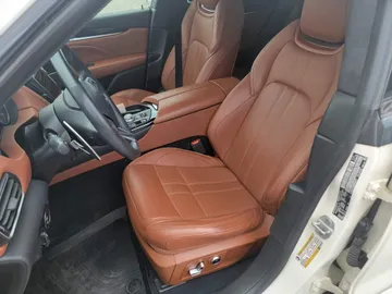 2022 Maserati Levante - image 8